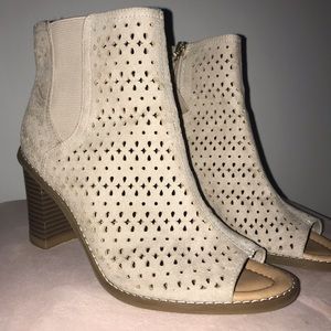 🍁 LIKE NEW Peep Toe Booties 🍁